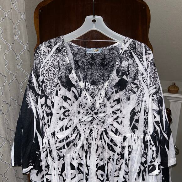 Unity One World Womens Black White Tunic Blouse Top SZ 2X V Neck embellished - Picture 2 of 10